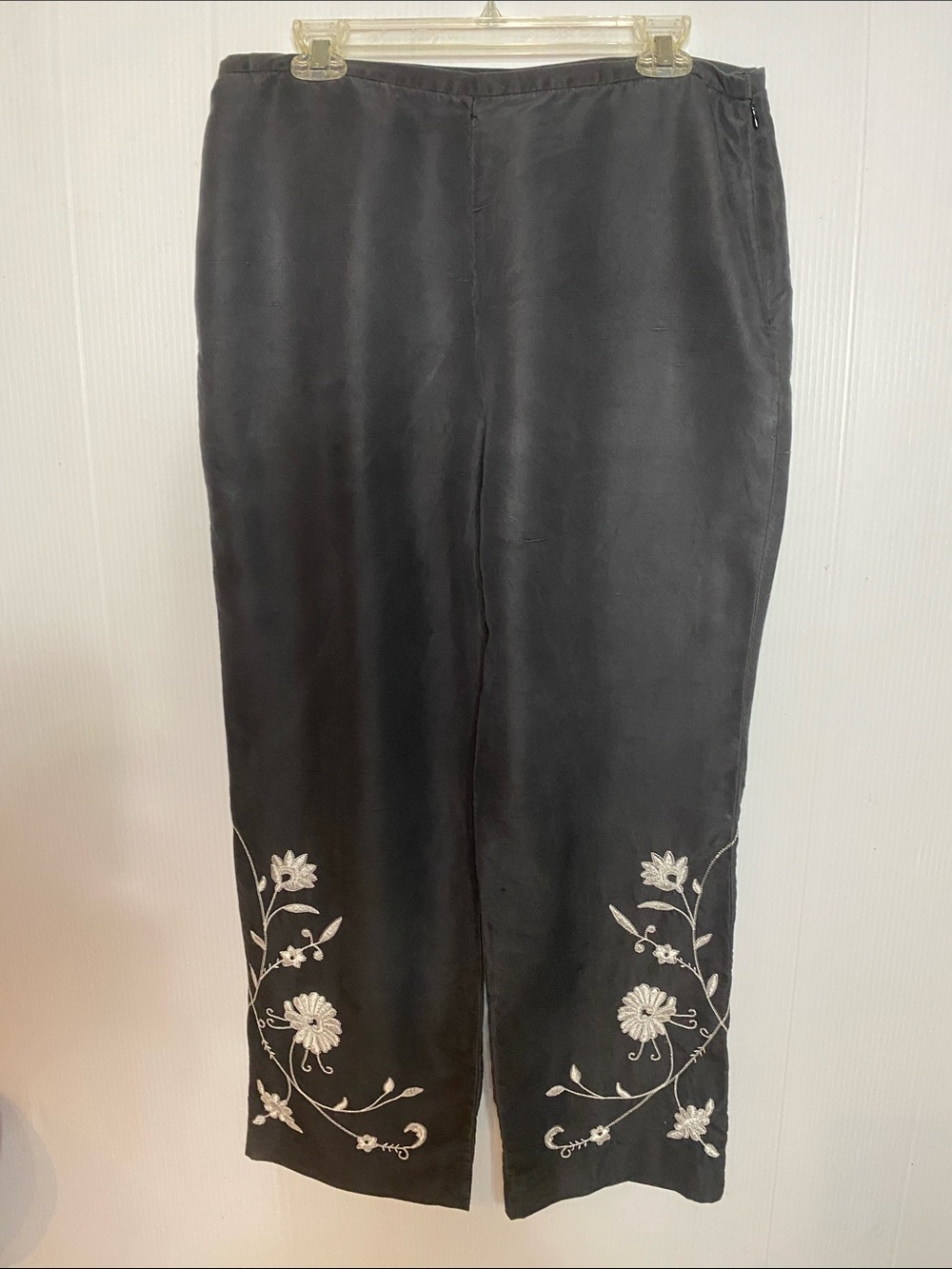 RAFAEL Black Wide-Leg Pants with White Floral Embroidery